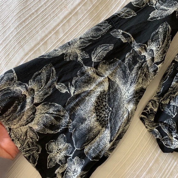 Floral bell sleeve top - Picture 3 of 4